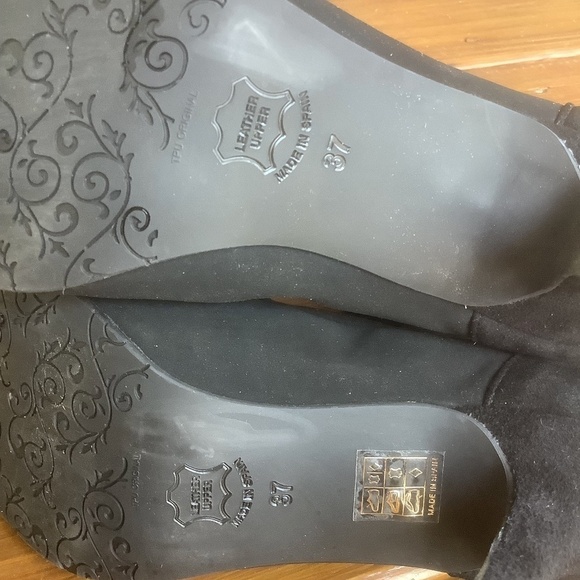 Brenda Zaro Black Suede Ankle Booties Made in Spain - Picture 8 of 11